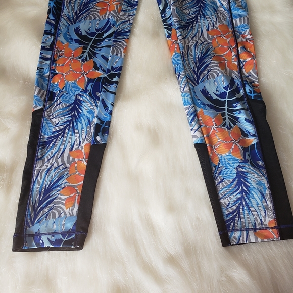 2(X)IST Floral Printed Mid Rise Ankle Leggings - Picture 5 of 8